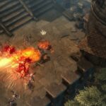 Drakensang Online - combate de una hechicera lanzando un hechizo de fuego contra una horda de enemigos en las murallas de un castillo