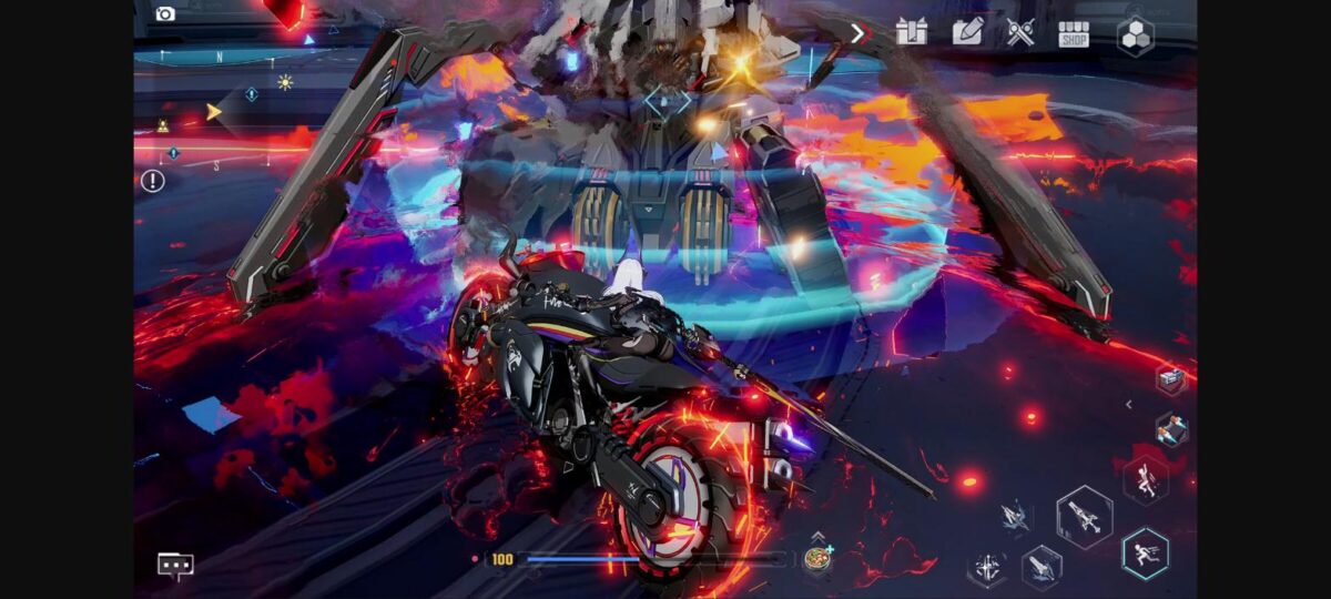 Tower of Fantasy - combate contra un jefe mecánico gigante en moto durante una misión de acción