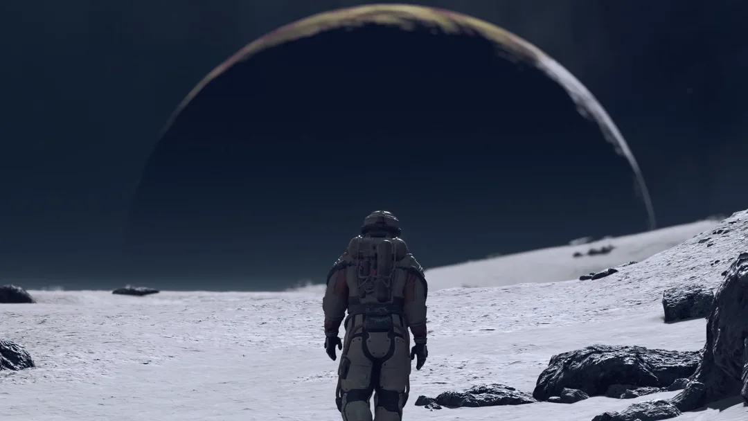 Starfield - astronauta caminando sobre un terreno nevado con un planeta enorme en el cielo oscuro
