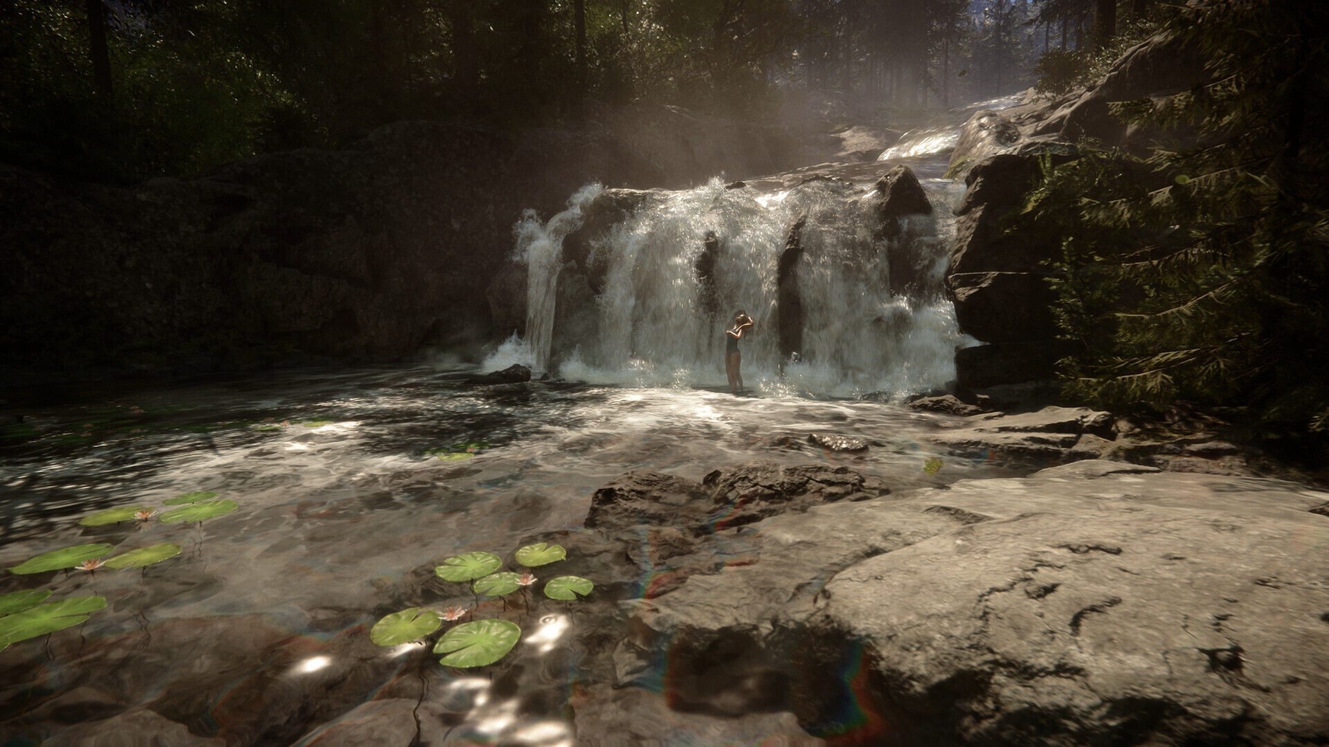 Sons of the Forest - personaje bañándose junto a una cascada rodeada de nenúfares