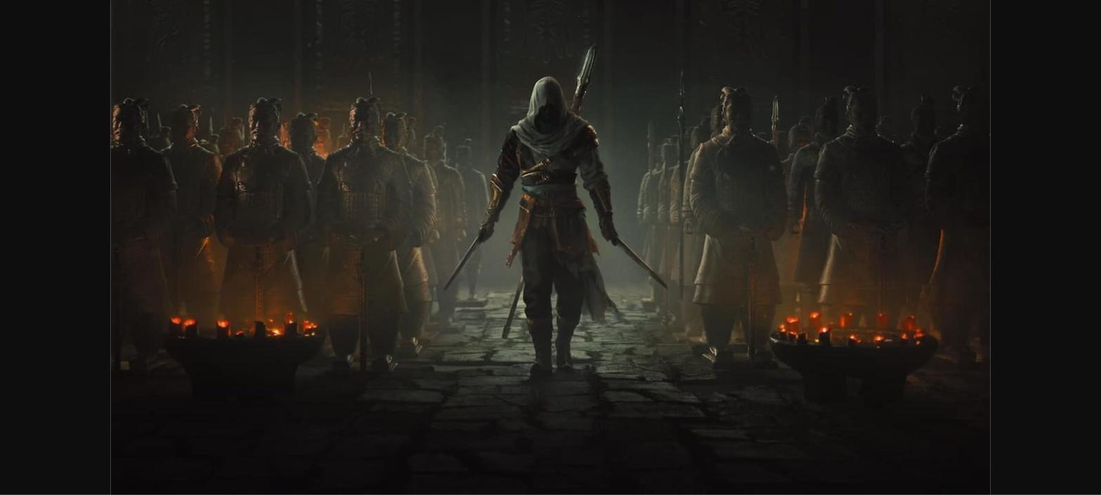 Xia caminando entre los guerreros de terracota con las espadas dobles desenvainadas en Assassin's Creed Jade