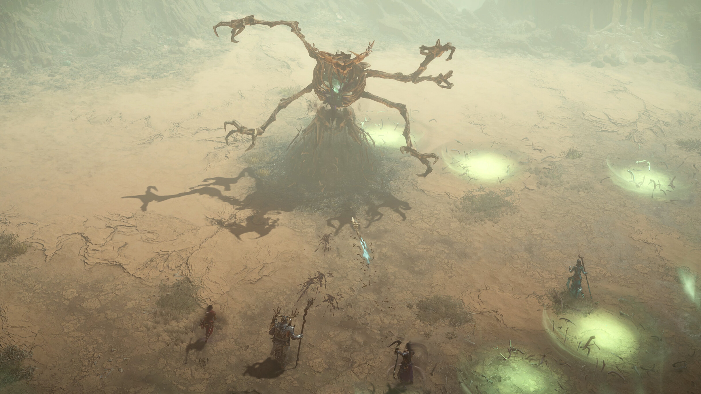 Diablo IV - Grupo de jugadores combatiendo contra un jefe gigante de aspecto arácnido rodeado de charcos de veneno - Juegosrpg.com