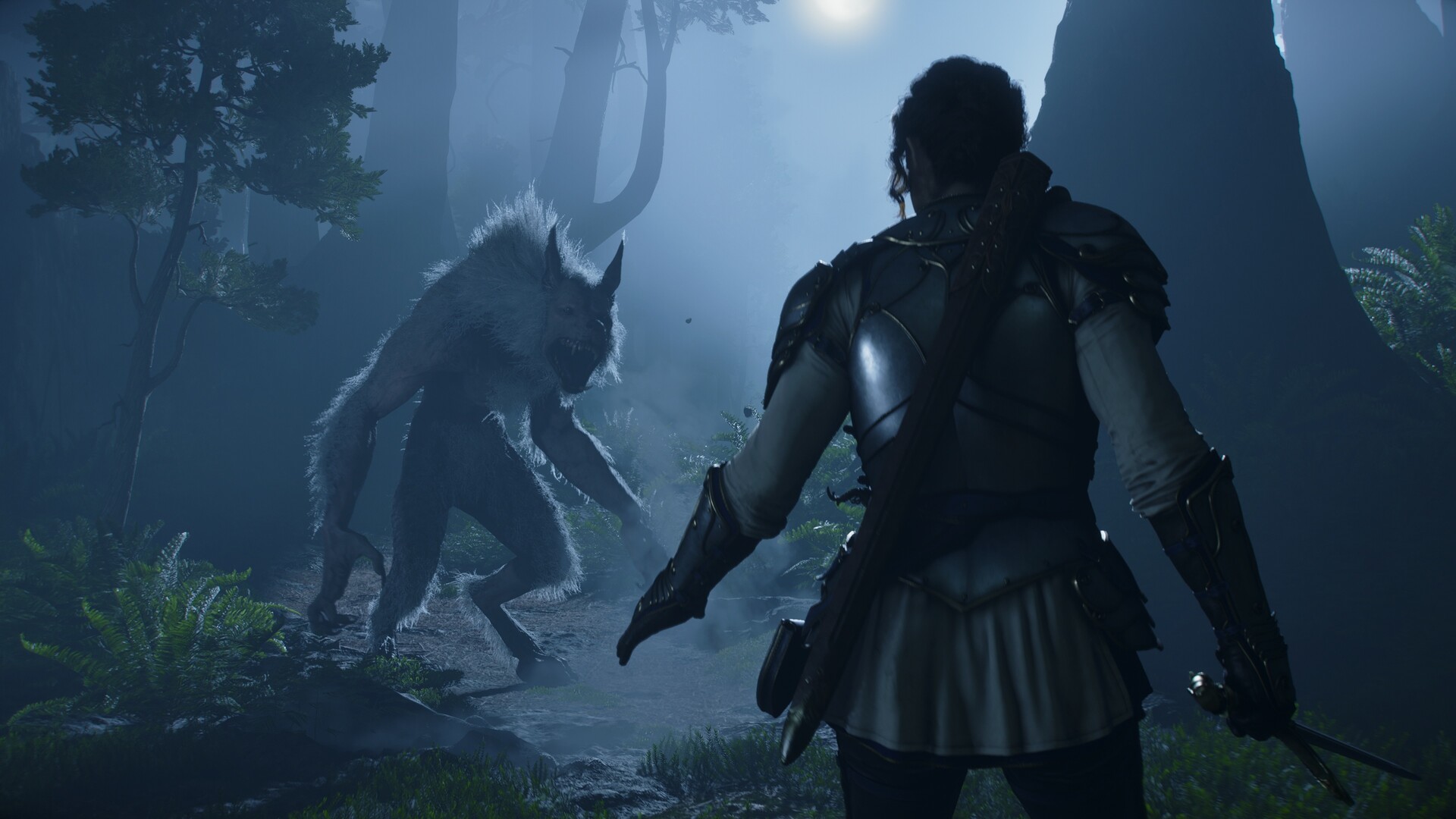 Fable - un héroe se enfrenta a una criatura tipo hombre lobo en un bosque nocturno - Juegosrpg.com