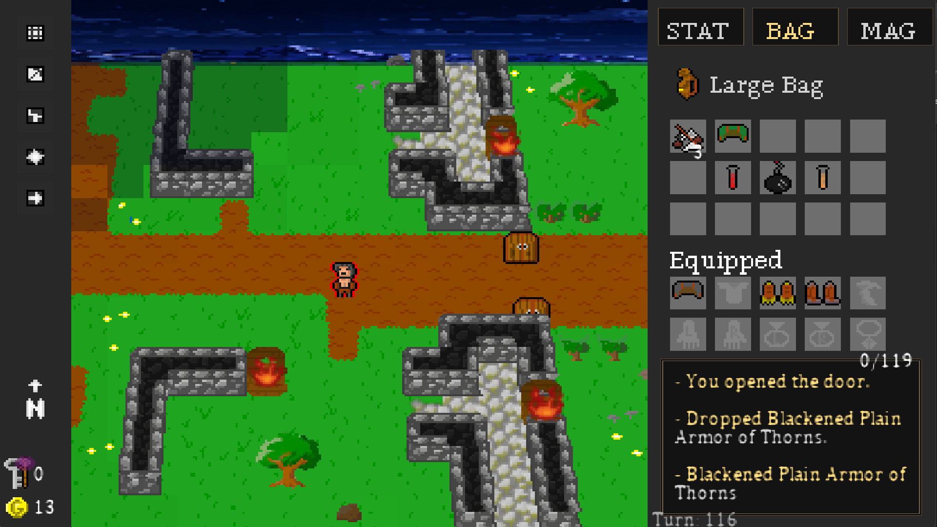 Dungeon Crawl 94: What Was Taken - un camino de tierra entre muros de piedra con inventario a la derecha - Juegosrpg.com