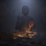 Wuchang Fallen Feathers - estatua gigante de Buda en una cueva iluminada por velas - Juegosrpg.com